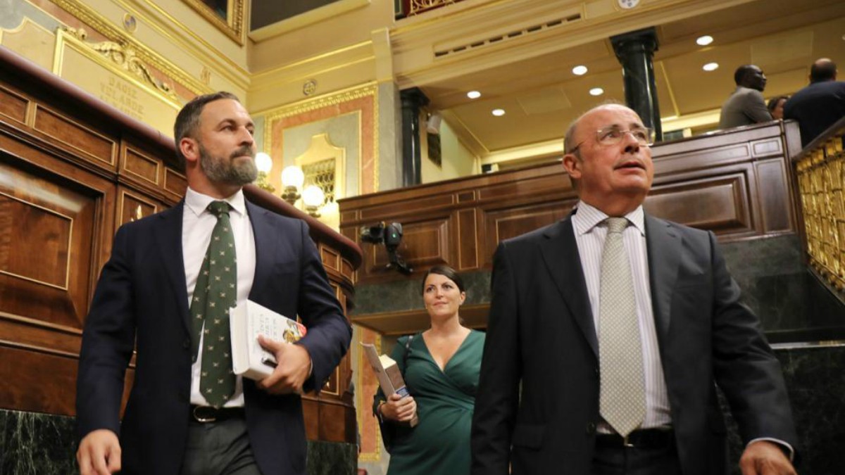 El presidente de VOX, Santiago Abascal, junto a Ignacio Gil Lázaro