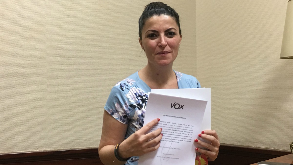 Macarena Olona, secretaria general de Grupo Parlamentario VOX, en el Registro del Congreso.