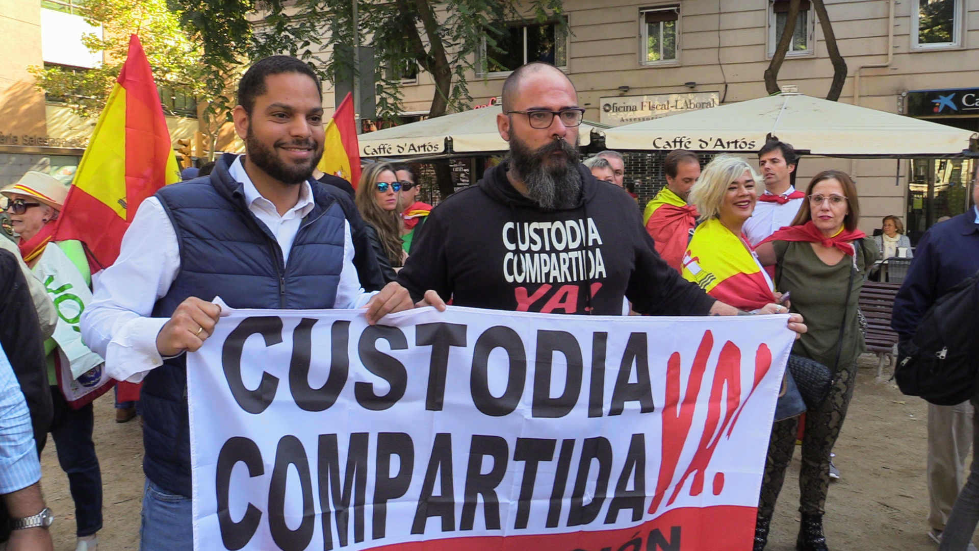 Ignacio Garriga atiende a los medios en Barcelona VOX