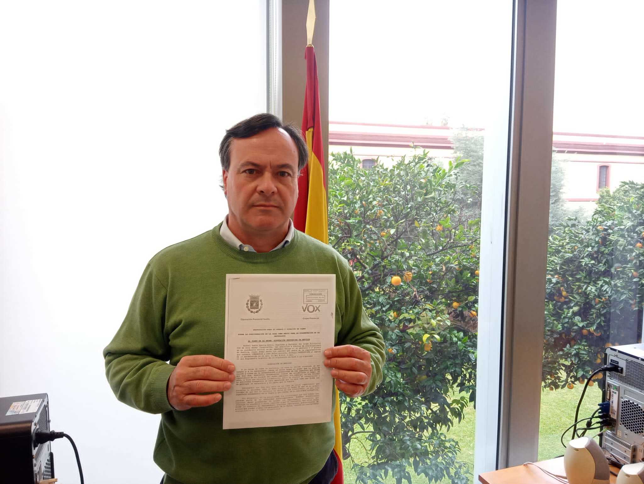 Rafael García muestra la propuesta de apoyo a la caza