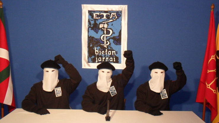 En la imagen, tres etarras