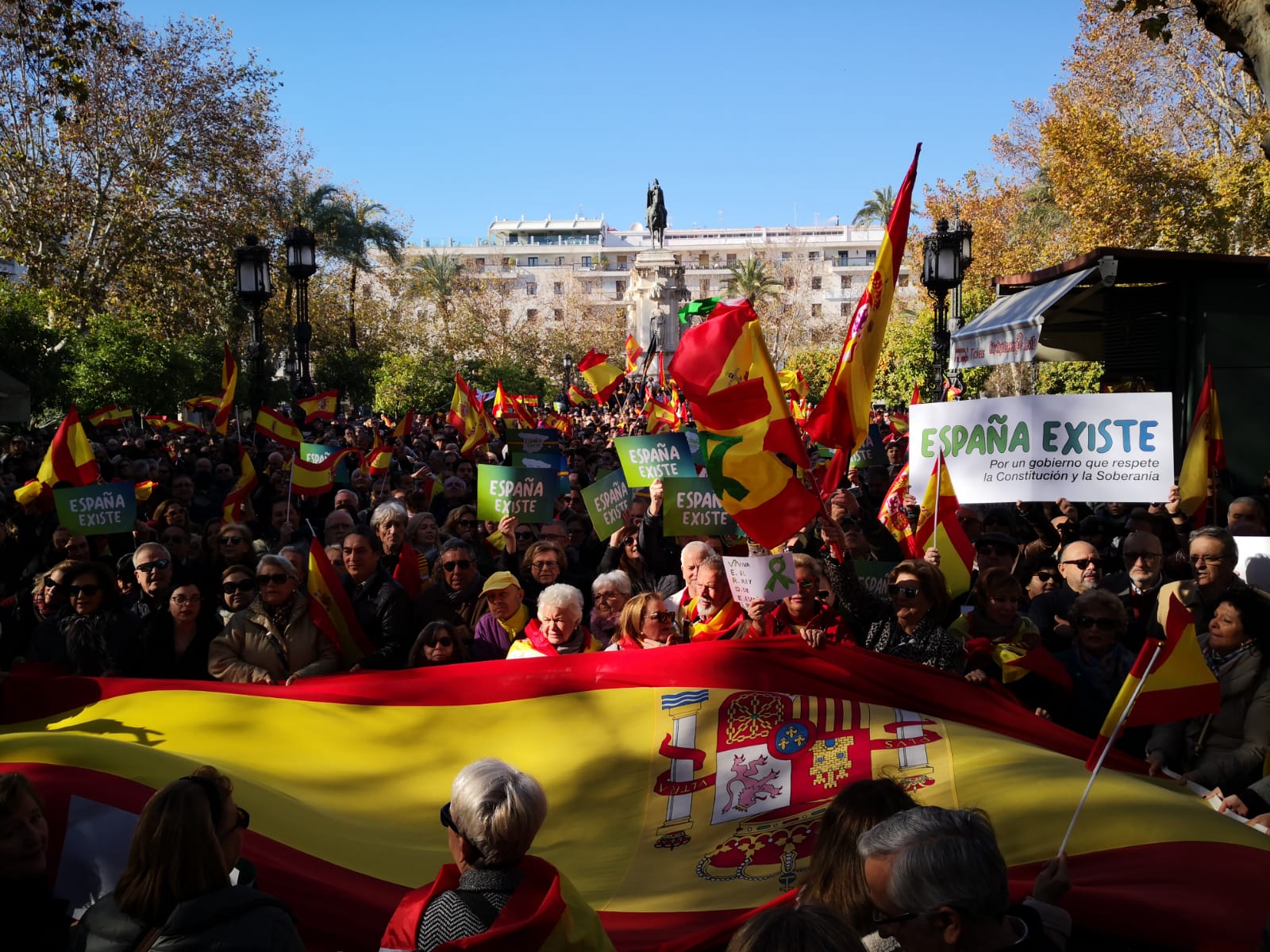 Ambiente previo a la lectura del manifiesto #EspañaExiste