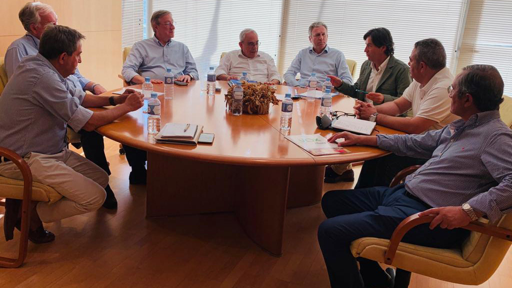 Font Briones durante su reunión con el Colegio de Abogados