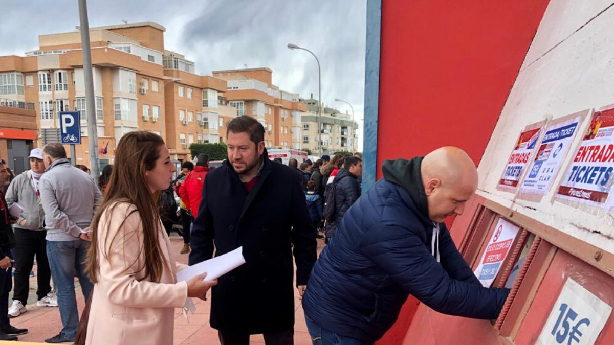 Diputados de VOX en taquilla.