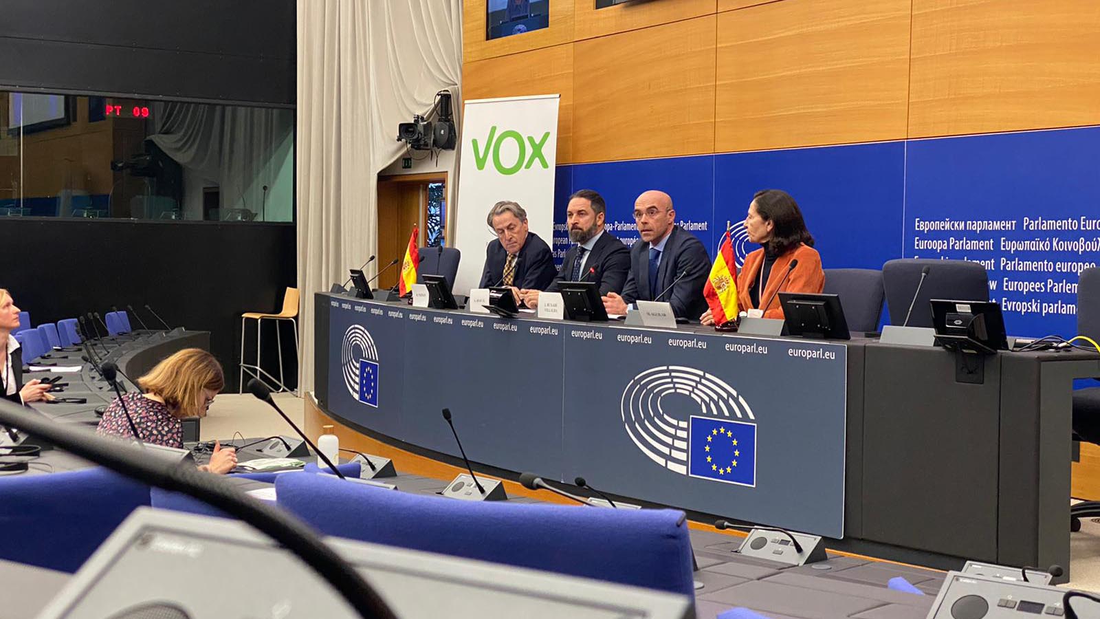 Santiago Abascal durante la Rueda de Prensa en Estrasburgo