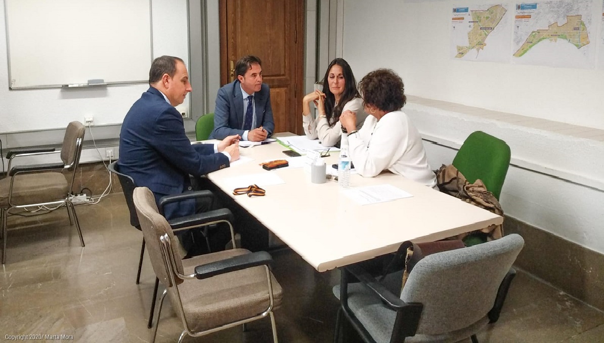 Reunión representantes de los guías y agentes turísticos autorizados a tratar la nueva normativa de visitas y entradas a la Alhambra