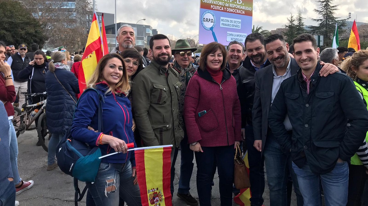VOX Granada asiste a la movilización convocada por los agricultores.