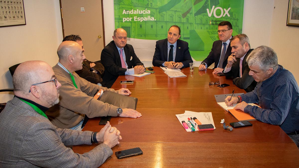 Reunión de VOX con la Plataforma para la llegada del AVE a Huelva