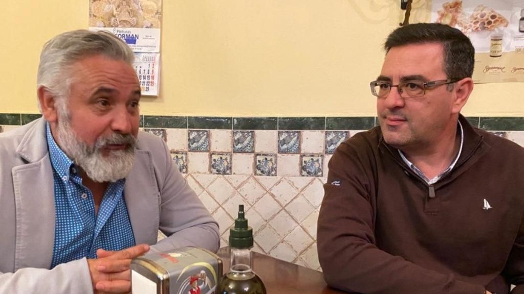 el presidente de cazadores hablando con Palomar
