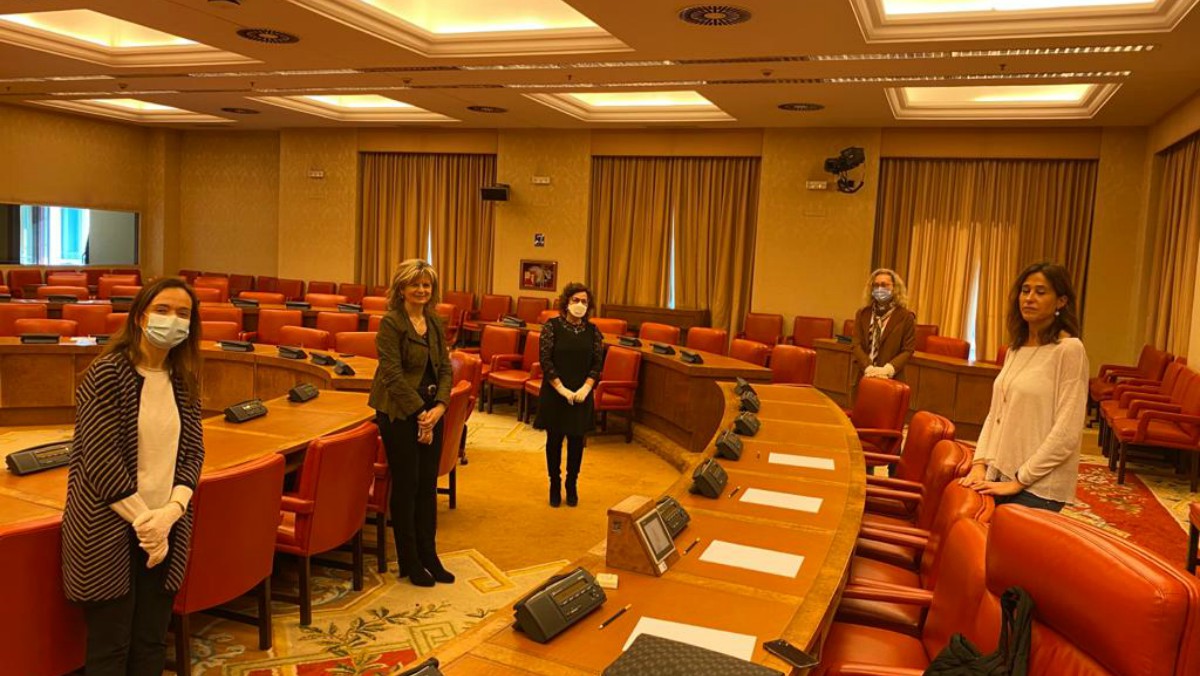 La diputada por Ávila, Georgina Trías, presente en la reunión que se ha tenido que suspender.