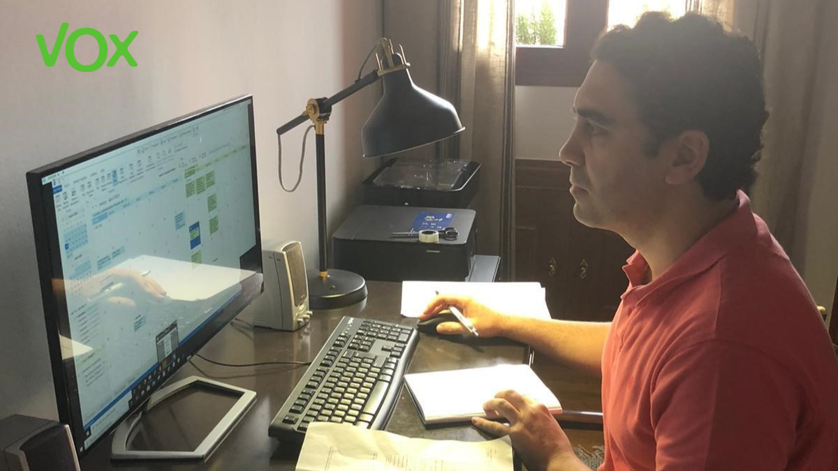 Joaquín Pérez de la Blanca teletrabajando