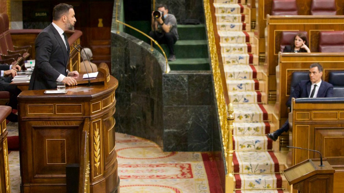 Santiago Abascal interpela a Pedro Sánchez desde la tribuna del Congreso.