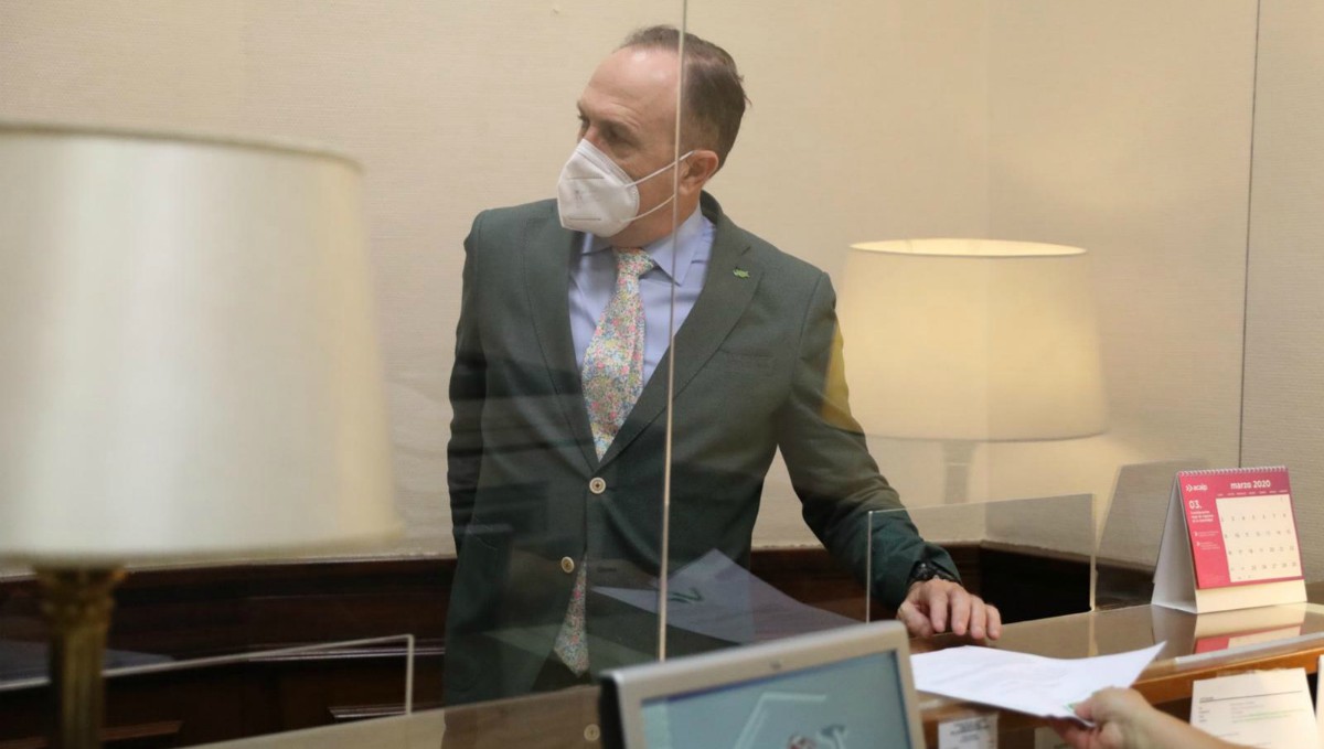 Luis Gestoso en el registro del Congreso.