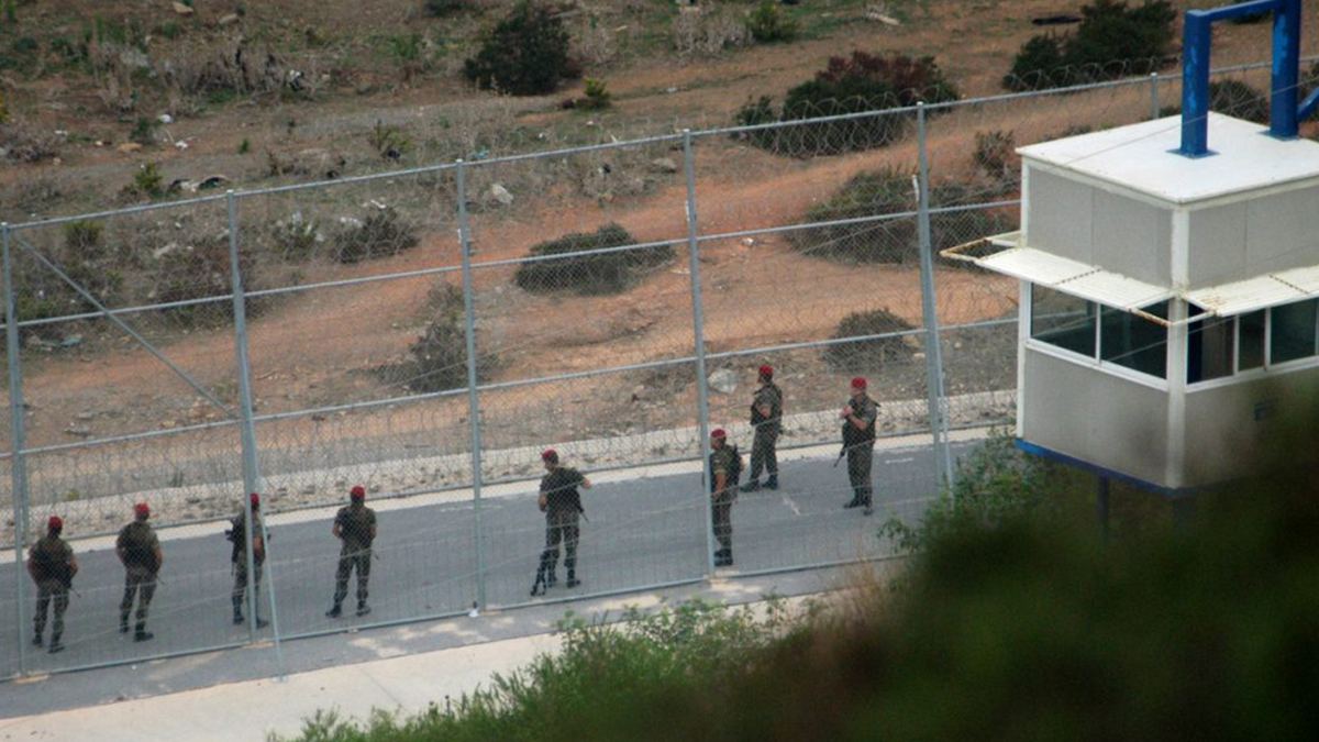 Efectivos de la unidad de Regulares fueron desplegados para custodiar el vallado fronterizo de Ceuta