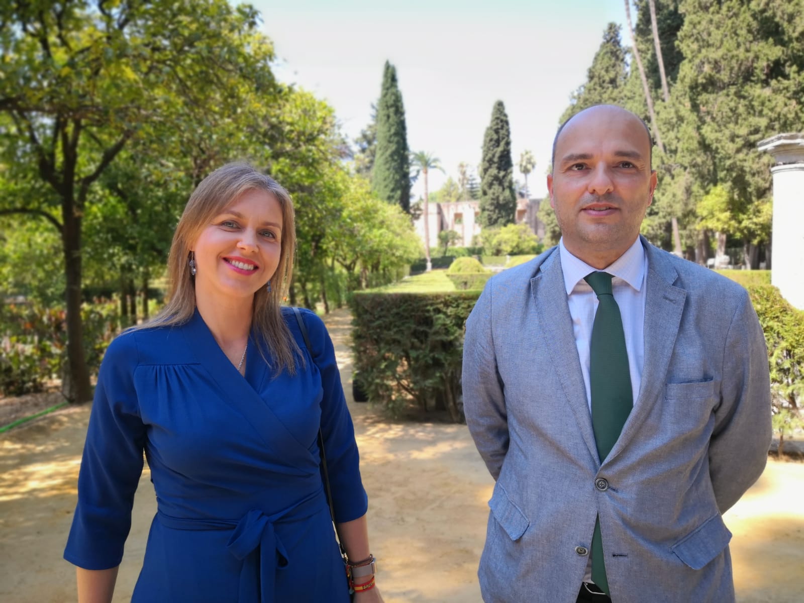 La portavoz municipal de VOX, Cristina Peláez, denuncia que el Alcalde de Sevilla no ha sido capaz de anteponer “nuestros intereses a los suyos particulares dentro del partido” considerando que Espadas “ha cedido al chantaje del Gobierno socialcomunista de la Nación sobre la utilización de los remanentes de tesorería municipales”