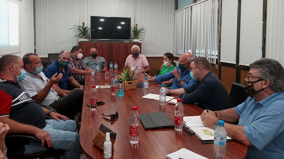 rosety, zambrano y mulas se reunen con el sector de la flor cortada