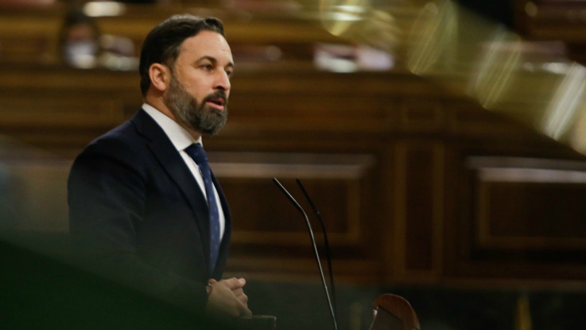 Abascal da la réplica al ministro Illa en la tribuna del Congreso