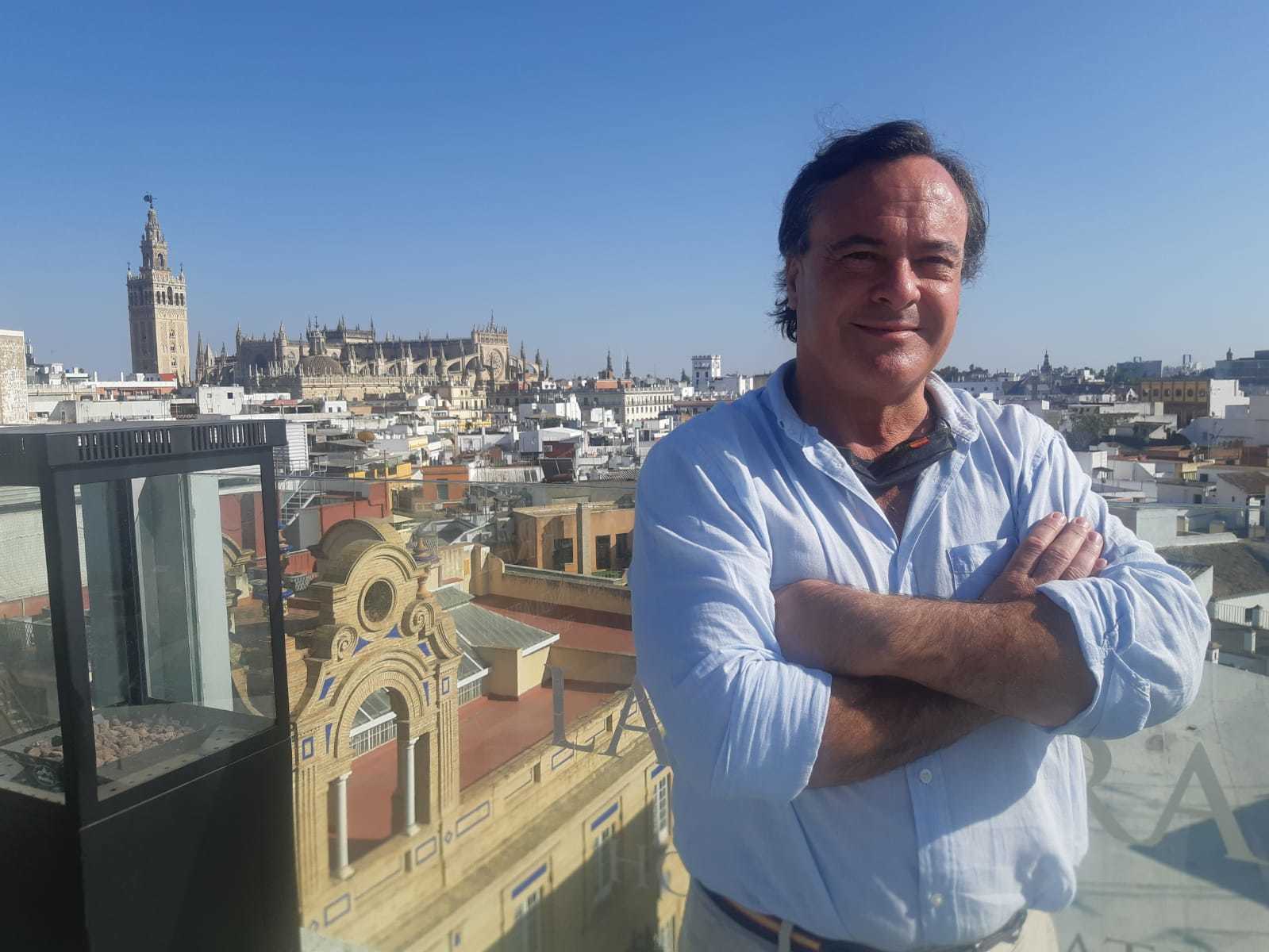 “No permitiremos, ha dicho Rafael García, que los cerca de 30.000 trabajadores del sector hostelero en nuestra provincia se vean arrastrados a cerrar sus negocios siendo “señalados como si sus locales fueran los principales focos de transmisión del virus cuando es la hostelería uno de los sectores que está dando ejemplo en el cumplimiento estricto de las normas”
