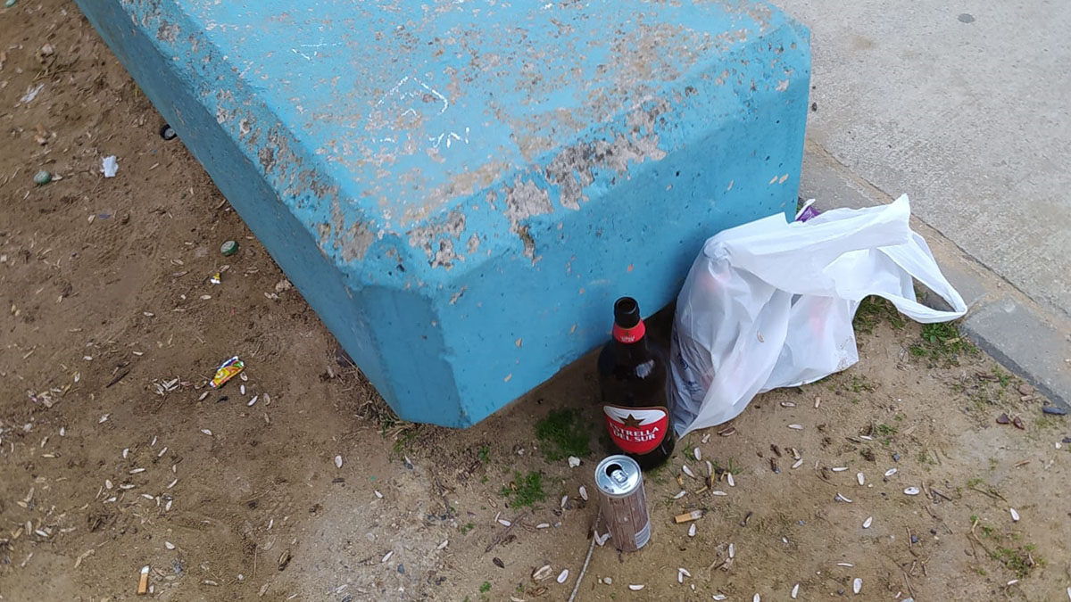 restos de botellón parque Jerez