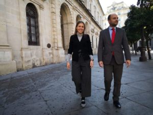Cristina Peláez y Gonzalo Garcia de Polavieja, concejales de VOX en Sevilla.