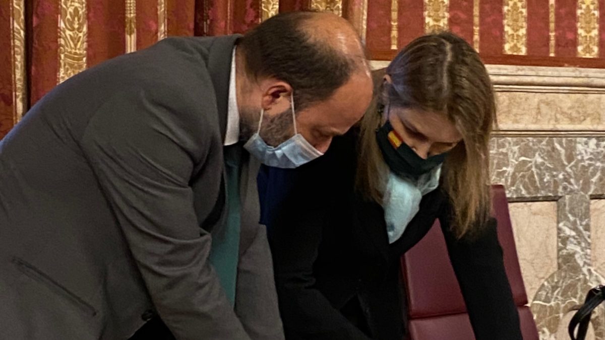 Cristina Peláez y Gonzalo García de Polavieja, concejales de VOX en Sevilla.