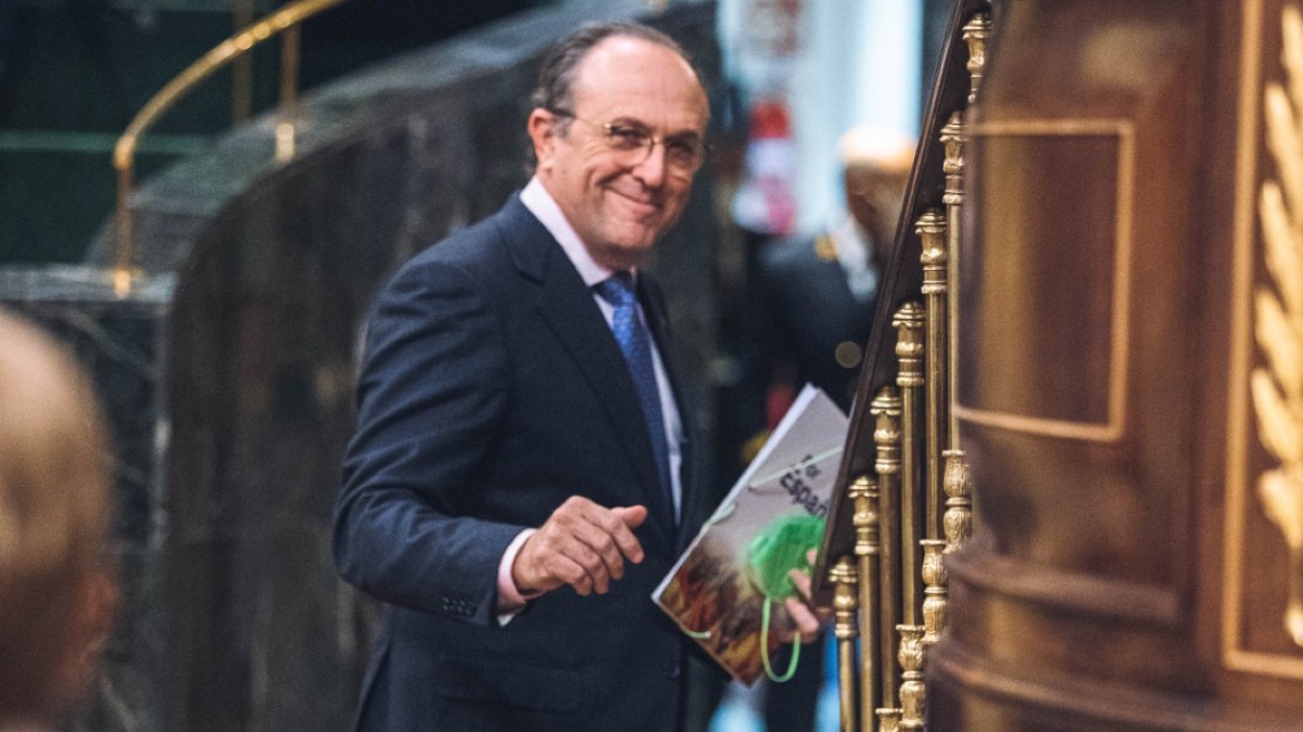 Luis Gestoso subiendo a la tribuna del Congreso