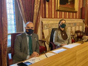 Cristina Peláez y Gonzalo García de Polavieja en el Pleno de febrero. 
