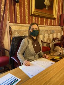 Cristina Peláez en el último Pleno del ayuntamiento de Sevilla. 