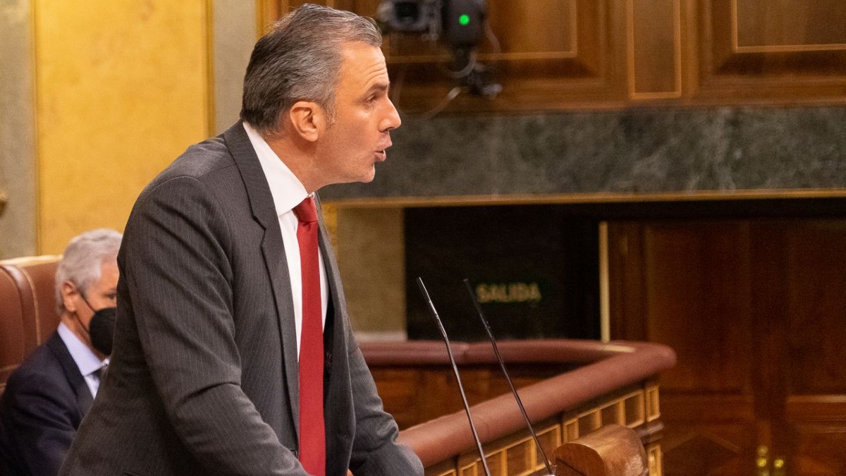 Javier Ortega en la tribuna del Congreso