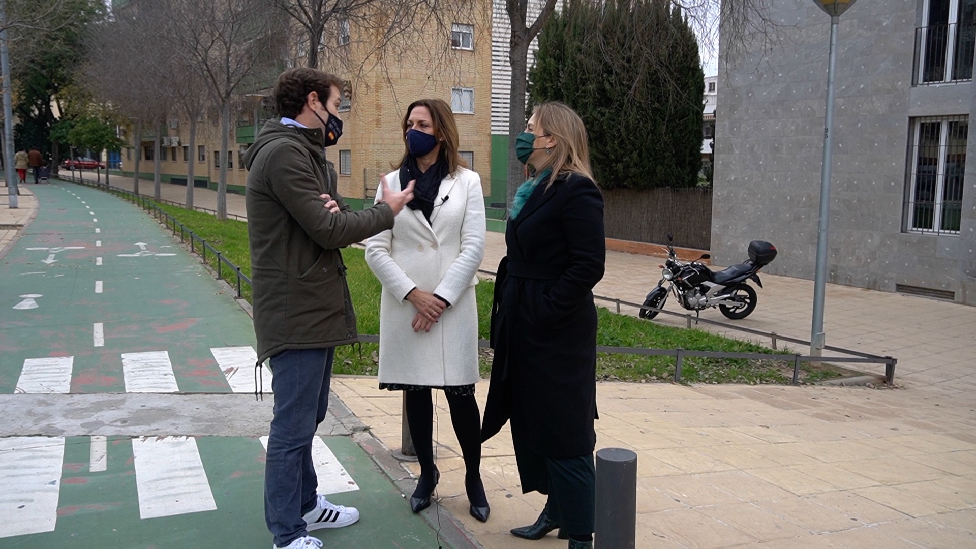 Reyes Romero, Cristina Peláez y Javier Cortés, en Bellavista.