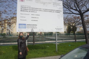 Cristina Peláez posa ante el Arroyo de la Ranilla.