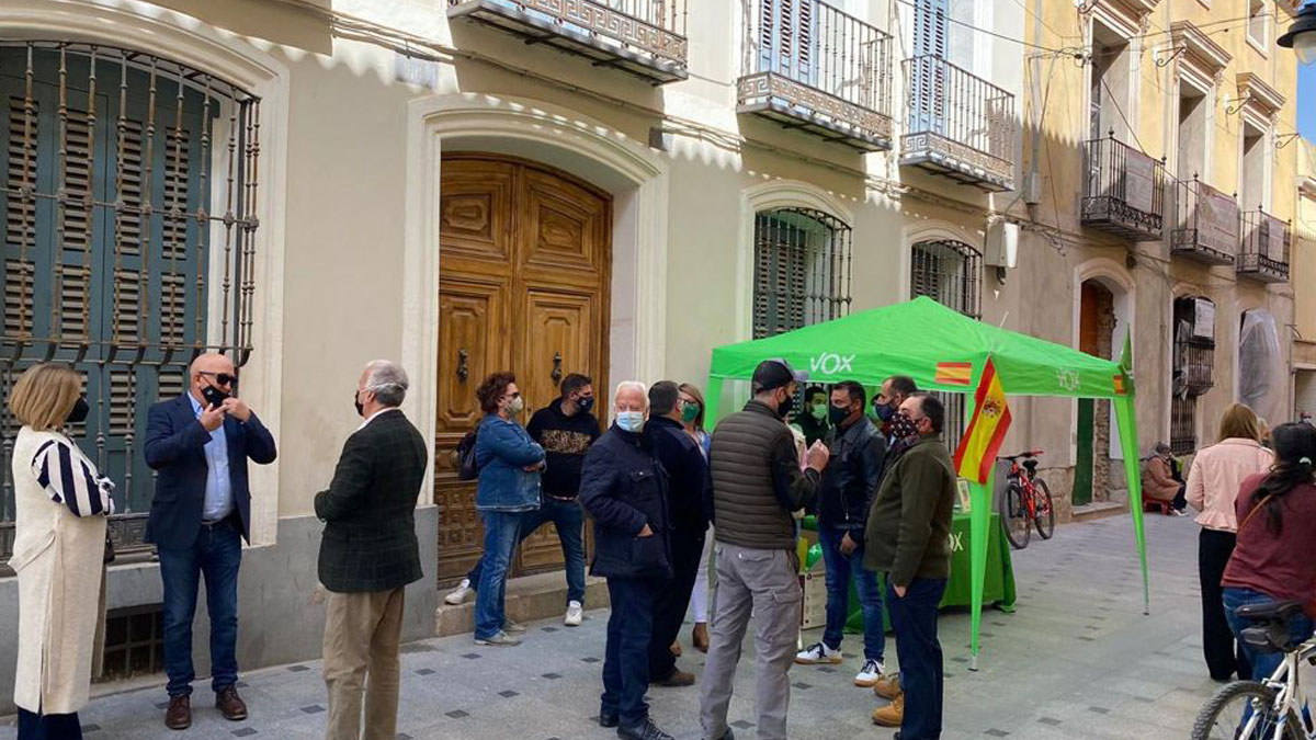 mesa informativa vox manzanares 2