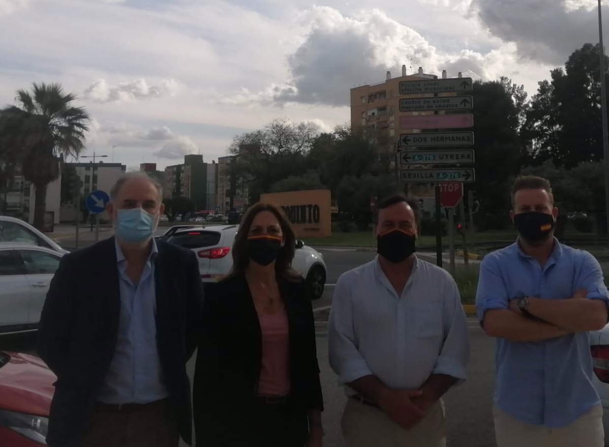 Reyes Romero, Macario Valpuesta, Rafael García y Adrián Trashorras visitan la zona del soterramiento de Dos Hermanas.