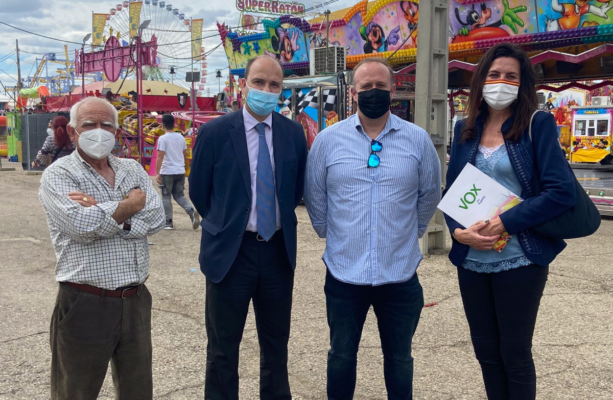 Gonzalo García de Polavieja en la visita a los feriantes.