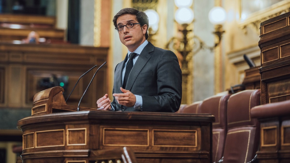 José María Figaredo en la tribuna del Congreso