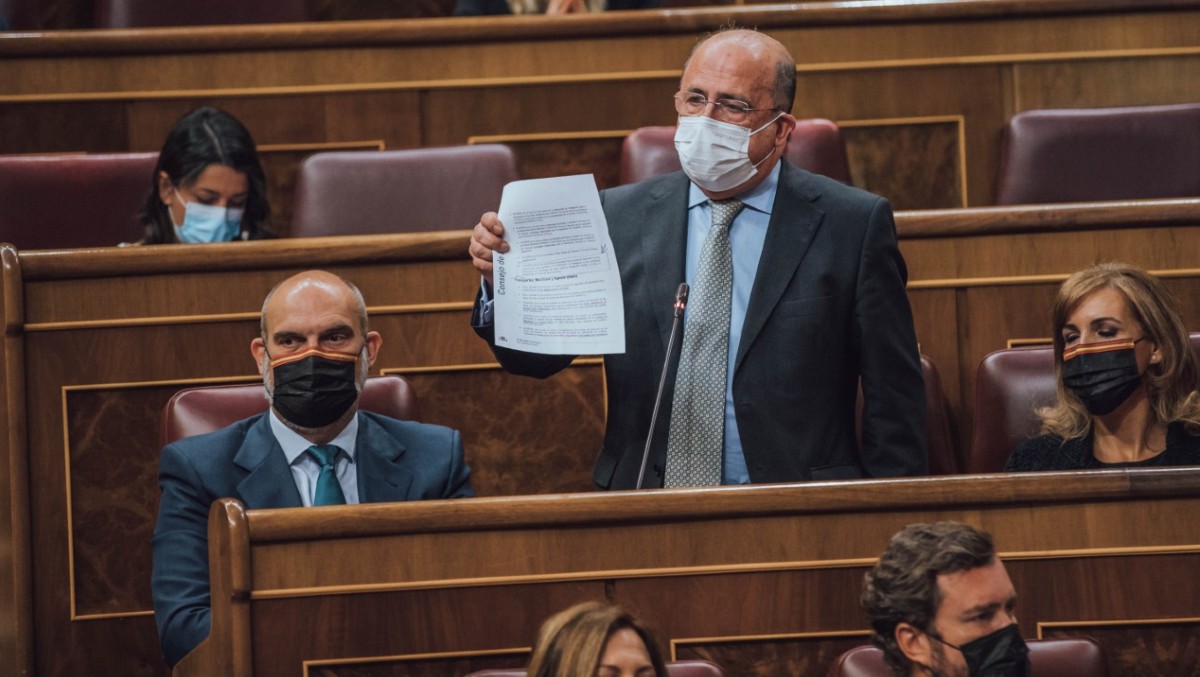 Gil Läzaro en la sesión de control del CONgreso