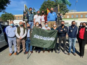 Los cargos institucionales de VOX en Sevilla antes de la manifestación.