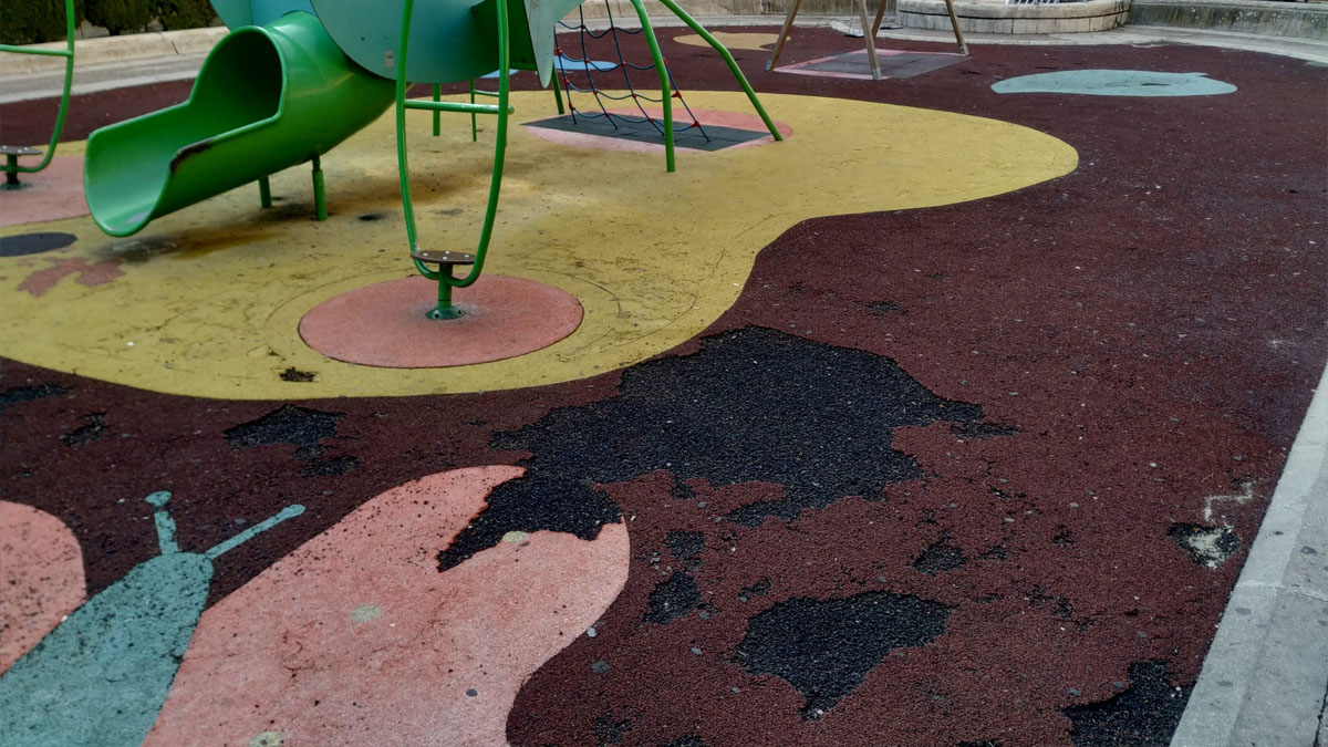 parque infantil paseo san gregorio pesimo estado