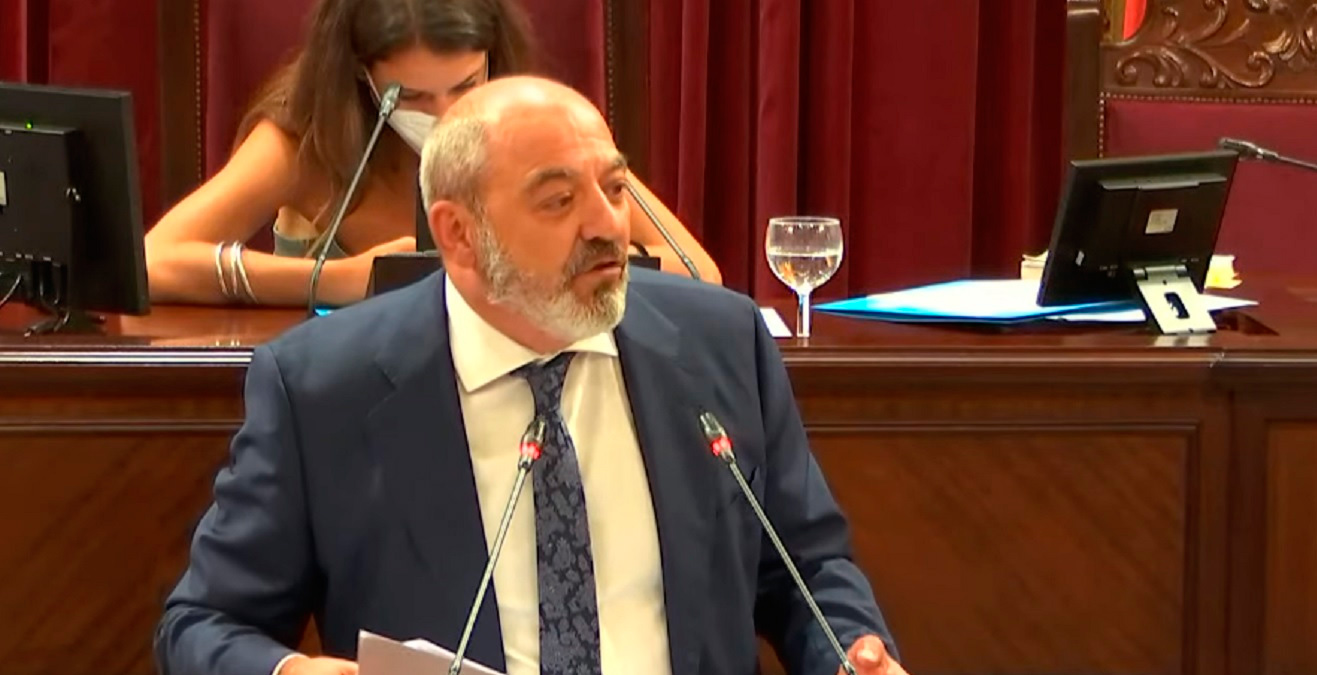 necesitamos seguridad y garantías jurídicas en la calle, no sacar de uniforme a uno que se presentó una vez a una oposición. Se denigra la profesionalidad de la Policía