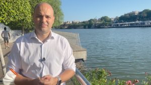 Gonzalo García de Polavieja en el río Guadalquivir.