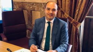 Gonzalo García Polavieja en el salón de Plenos.