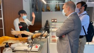 Gonzalo García de Polavieja durante la visita.