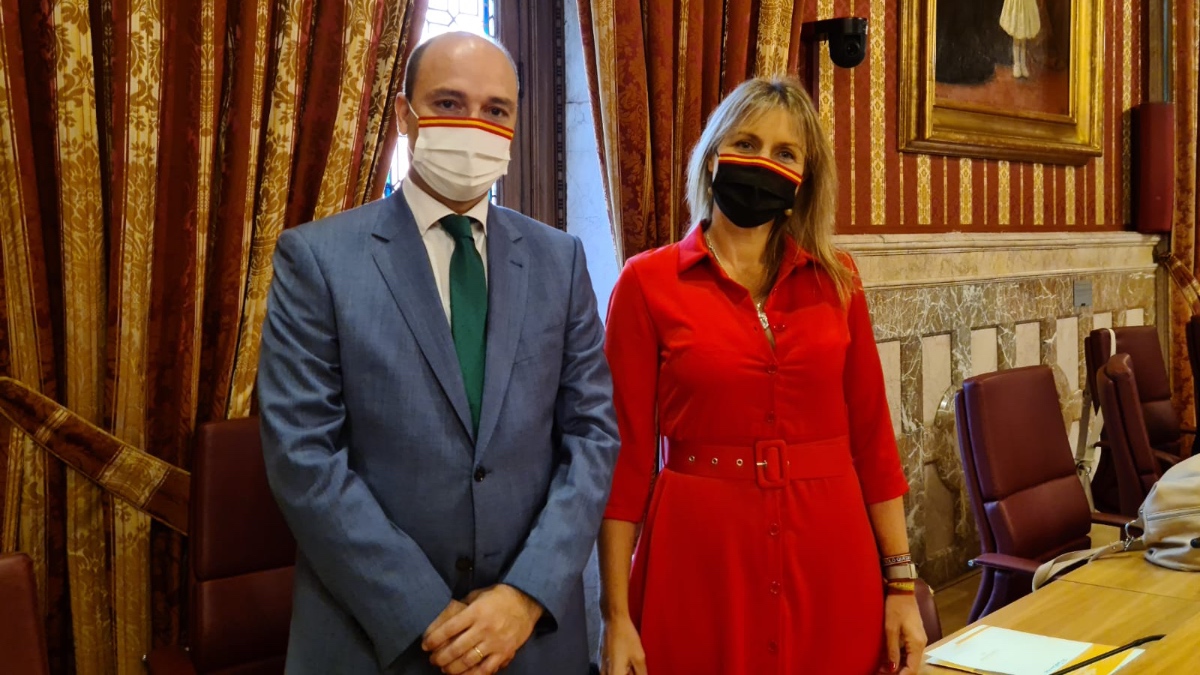 Cristina Peláez y Gonzalo García de Polavieja en el Pleno.