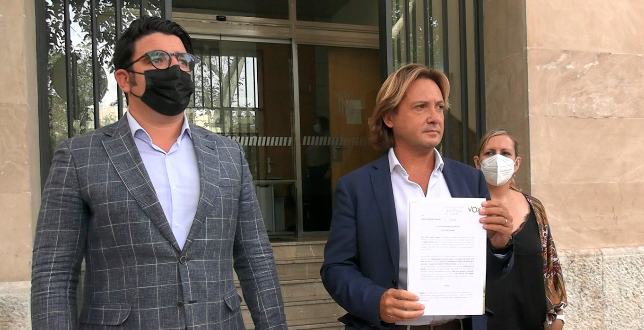En la denuncia se pide a Fiscalía qué diligencias se están practicando, qué informes existen y si se tiene constancia de lo que está sucediendo en este último caso: «no podemos seguir enterándonos por la prensa de nuevos casos de menores desaparecidos, drogados, prostituidos.