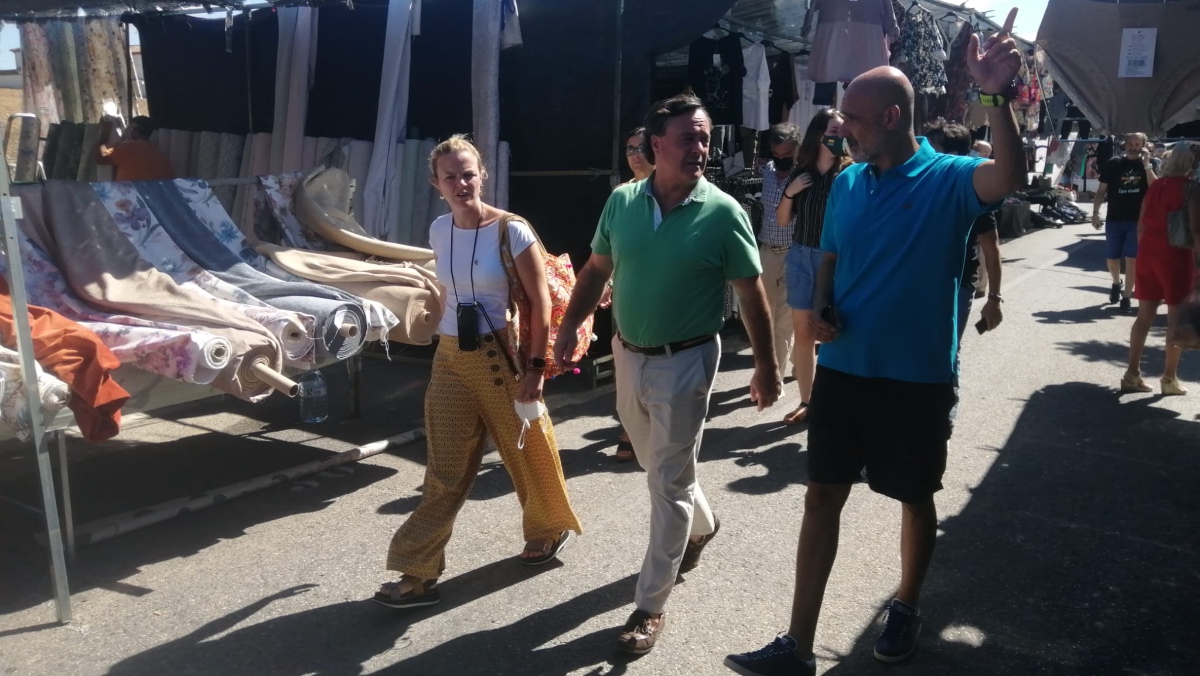 Rafael García Ortiz junto al coordinador de VOX en Castilleja.