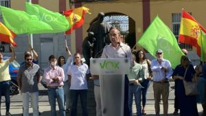 Francisco Contreras dirigiéndose a los asistentes.