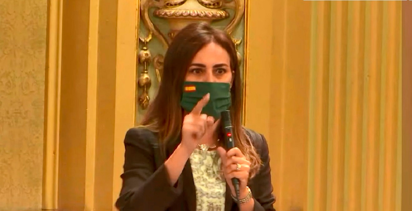 entre hoy y mañana se debe proceder a la retirada de los carteles que sólo estén escritos en castellano