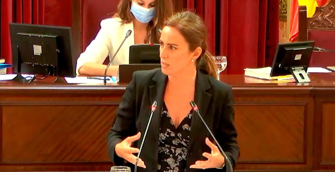 La diputada de VOX Idoia Ribas se ha encargado de enumerarlas en el Parlamento de las Islas Baleares para denunciar el abandono que sufren los miembros de los grupos de Protección Civil.