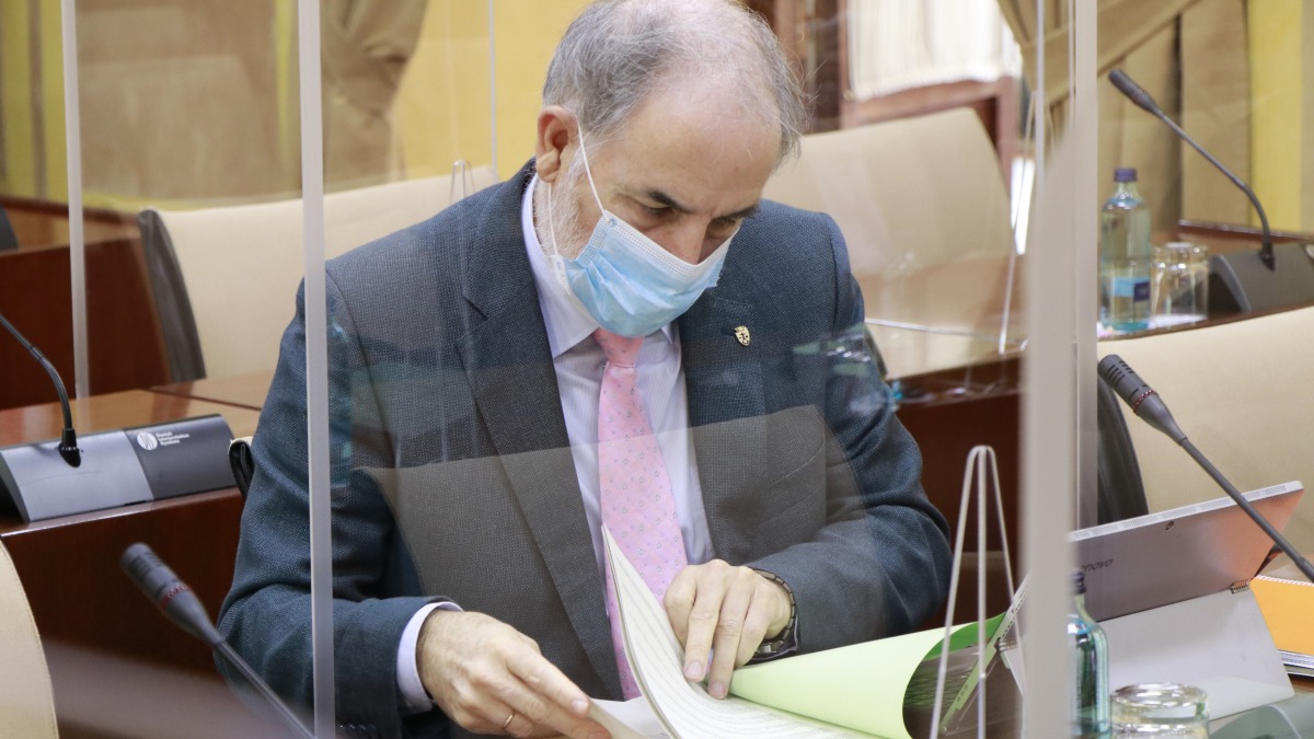 Macario Valpuesta durante la comisión.