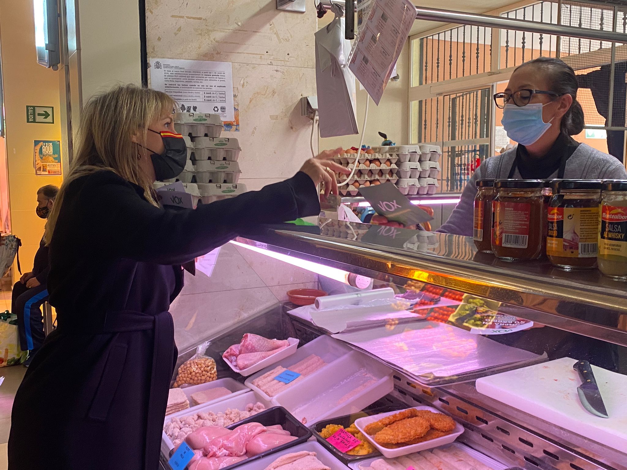 VOX recoge las reivindicaciones de vecinos y comerciantes de Pino Montano
